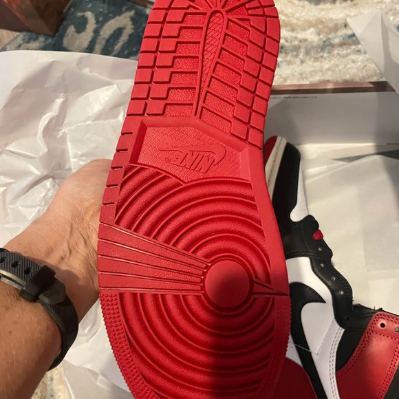 Athletic_Shoes